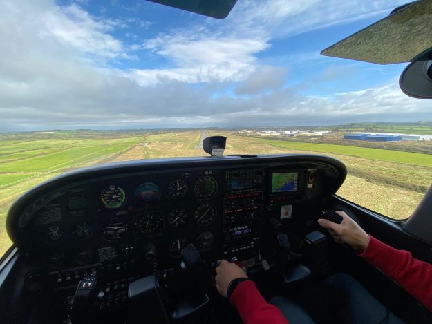 Cessna 172 on approach in a crosswind